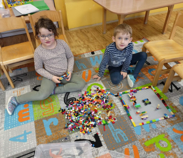 Chytří stavitelé - závody autíček 1. 2. 2023