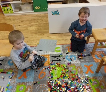 Chytří stavitelé - závody autíček 1. 2. 2023