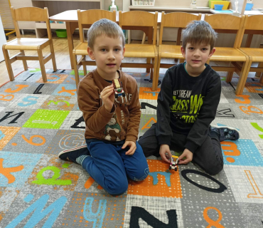 Chytří stavitelé - závody autíček 1. 2. 2023