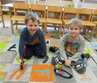 Chytří stavitelé - závody autíček 1. 2. 2023