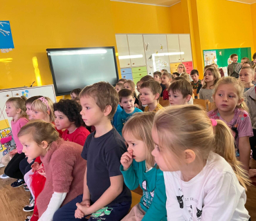 Hvězdičky - divadelní představení “O dvanácti měsíčkách” 12.1.2023