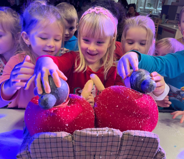 Hvězdičky - divadelní představení “O dvanácti měsíčkách” 12.1.2023