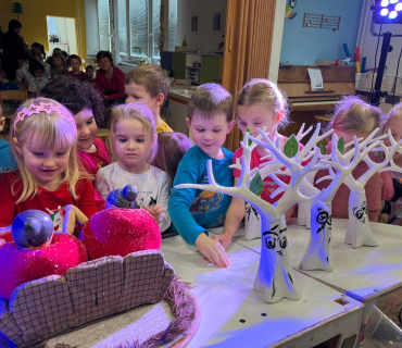 Hvězdičky - divadelní představení “O dvanácti měsíčkách” 12.1.2023